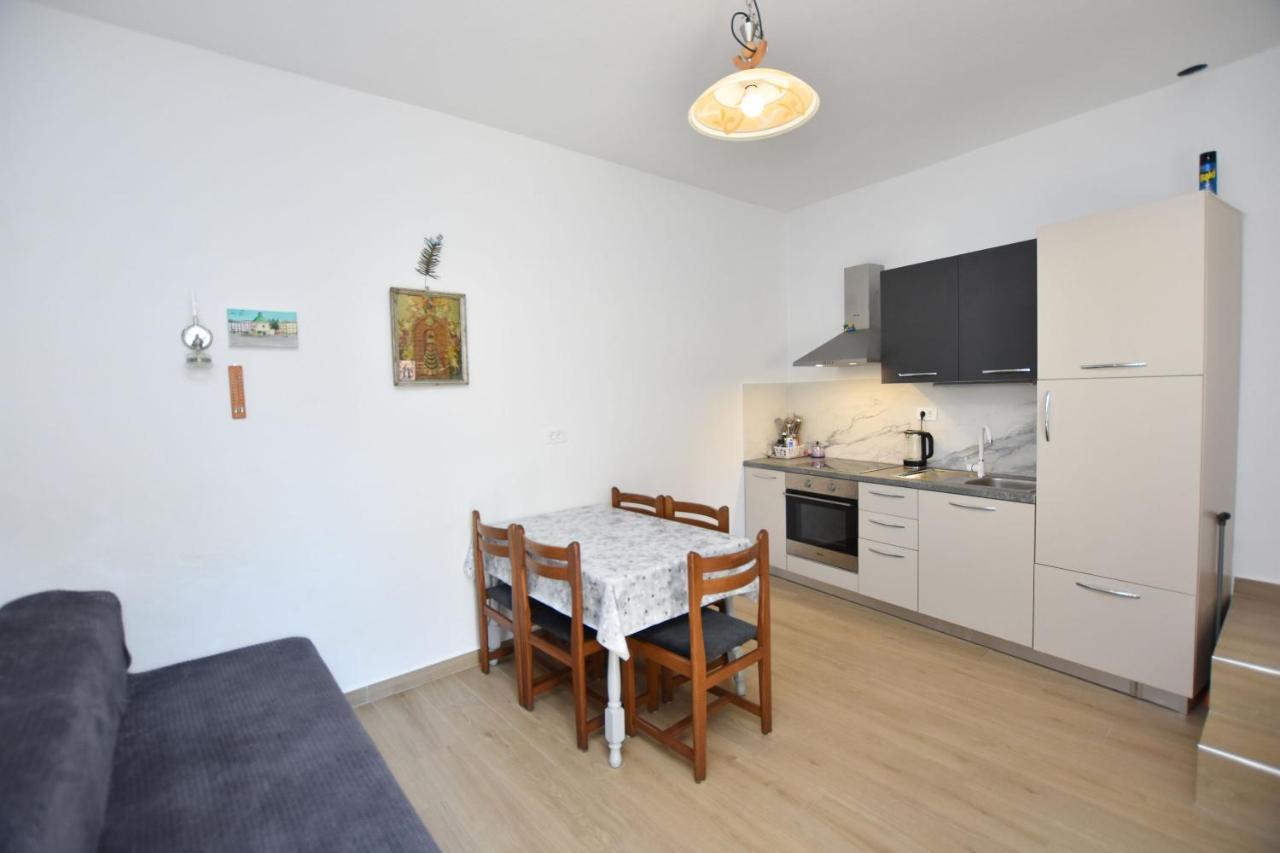 Apartment Miledina Primosten Exterior photo